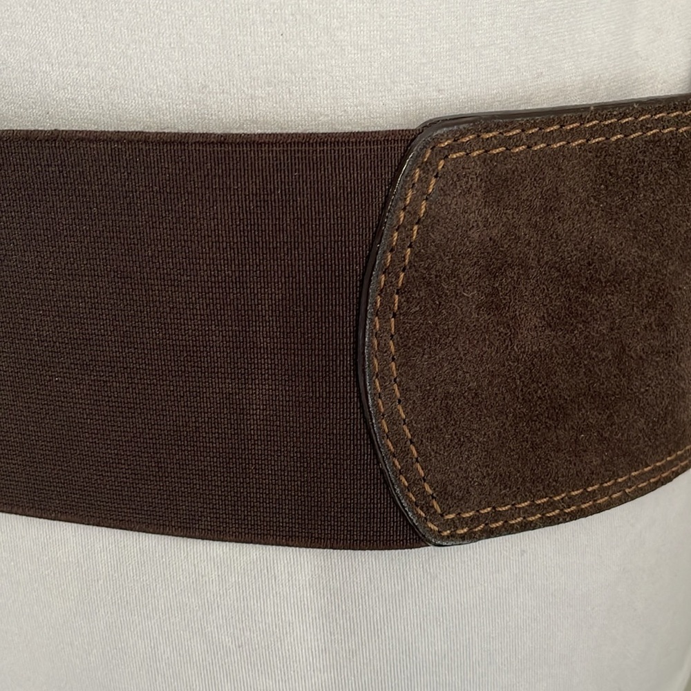 Chico’s Size Medium brown suede leather elastic hook closure gold print belt. - Picture 6 of 12